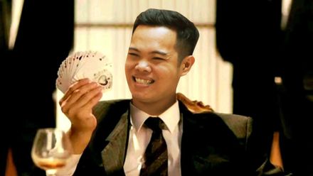 Thử thách cấm cười: "Có gì từ từ ngồi xuống uống miếng nước, ăn miếng bánh nào các bạn!"