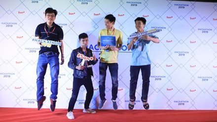 Competitors check-in and get ready for Sun* Hackathon 2019