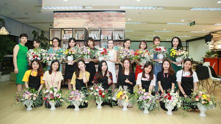 Mọi cô gái ở Sun* đều có thể cắm hoa đẹp như ngoài tiệm!